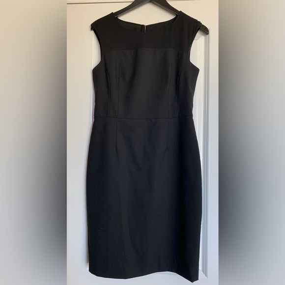 LN BANANA REPUBLIC SHEATH DRESS. THIS IS THE PERFECT LITTLE BLACK DRESS💄 - Picture 8 of 8
